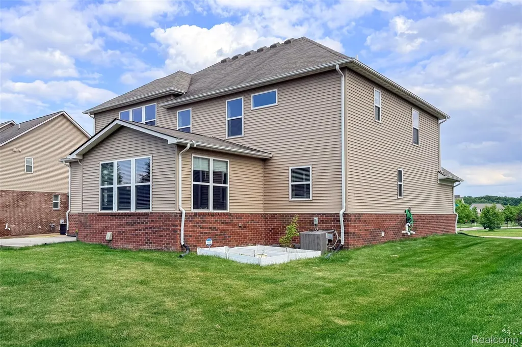 354 Findley Circle Lake Orion Village MI 48360