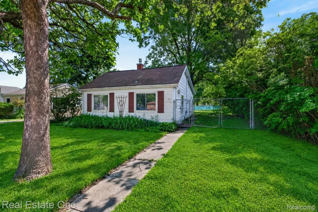 111 S Atwater Street Durand City MI 48429