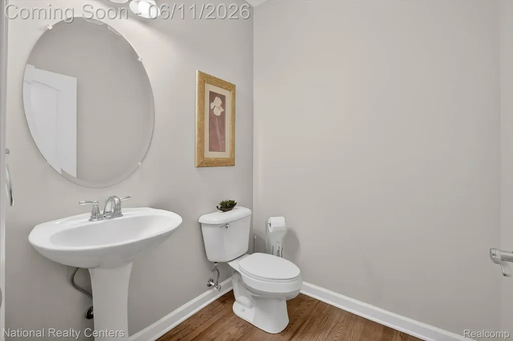 27412 Victoria Road Novi City MI 48374