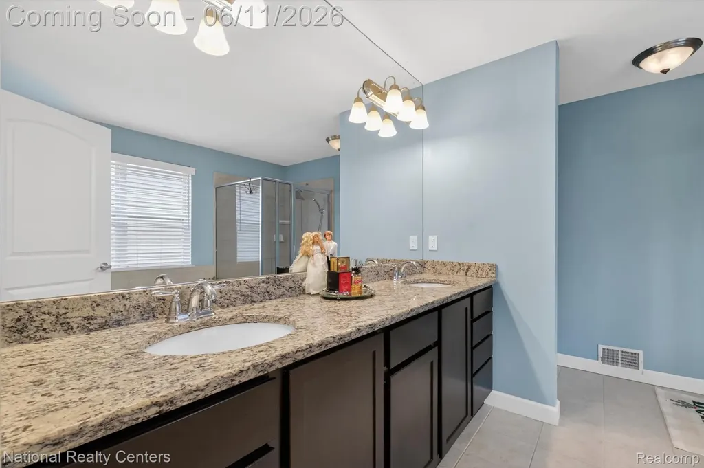 27412 Victoria Road Novi City MI 48374