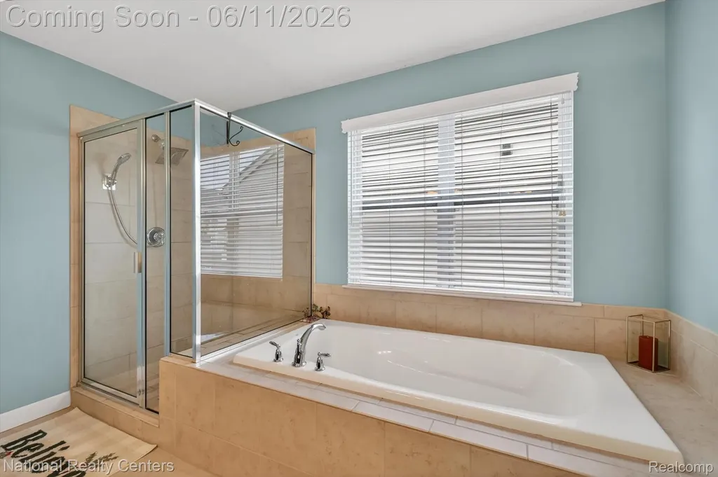 27412 Victoria Road Novi City MI 48374