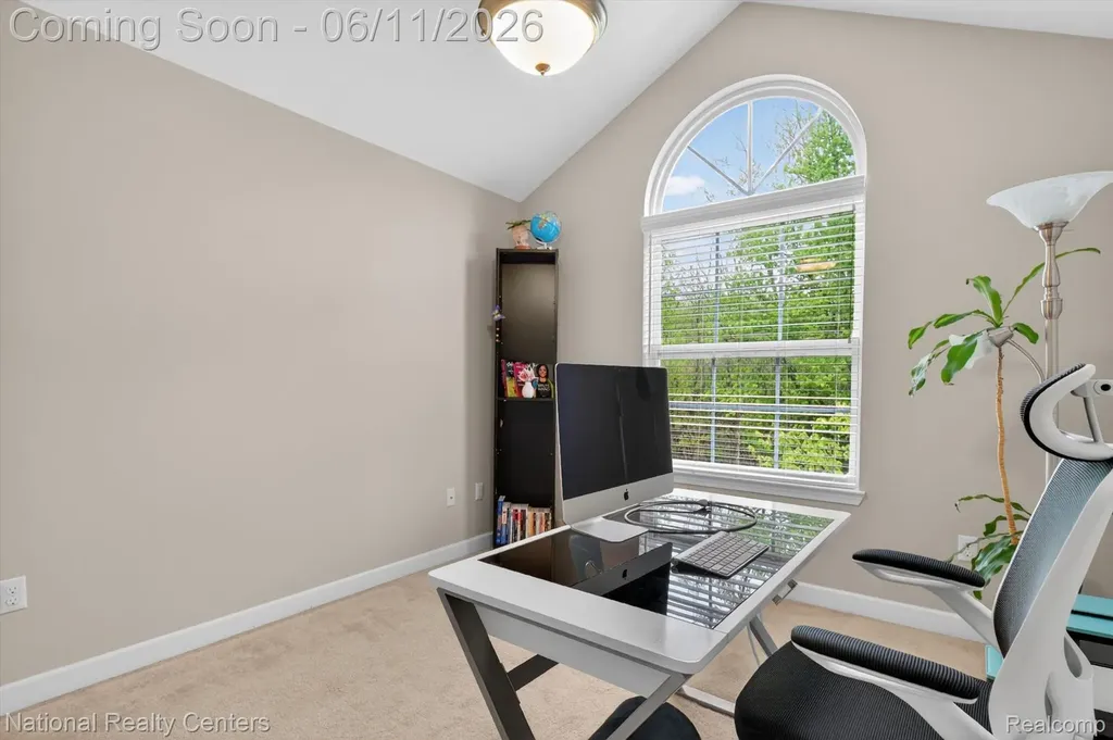 27412 Victoria Road Novi City MI 48374