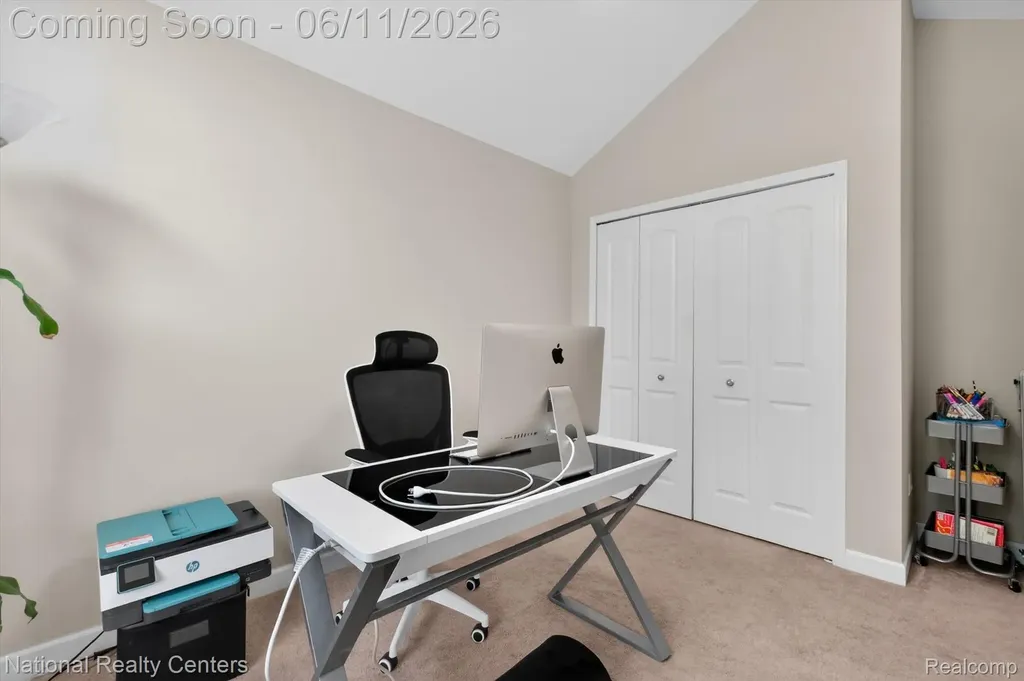 27412 Victoria Road Novi City MI 48374