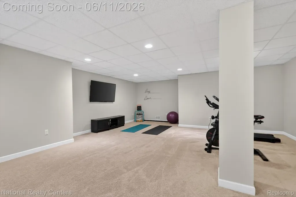 27412 Victoria Road Novi City MI 48374