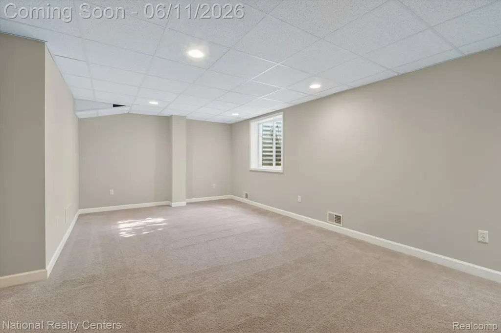 27412 Victoria Road Novi City MI 48374