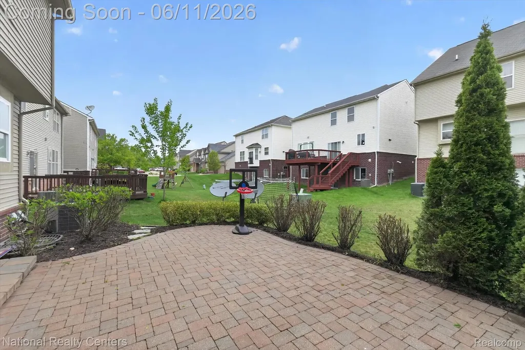 27412 Victoria Road Novi City MI 48374