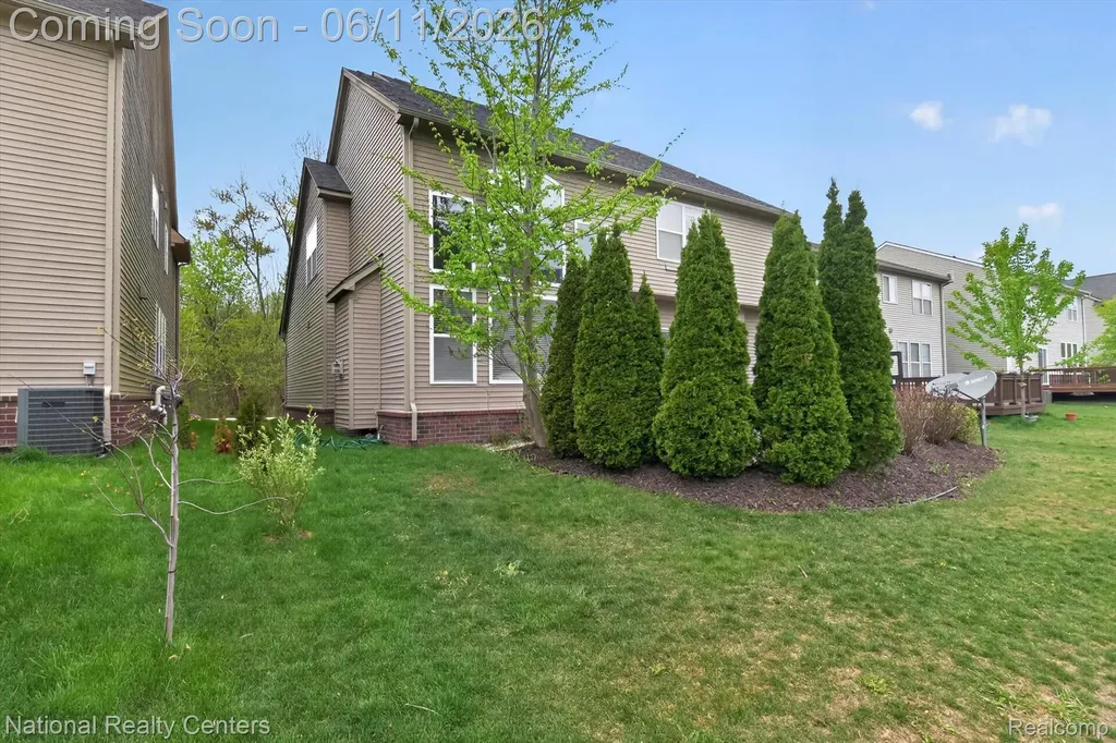 27412 Victoria Road Novi City MI 48374