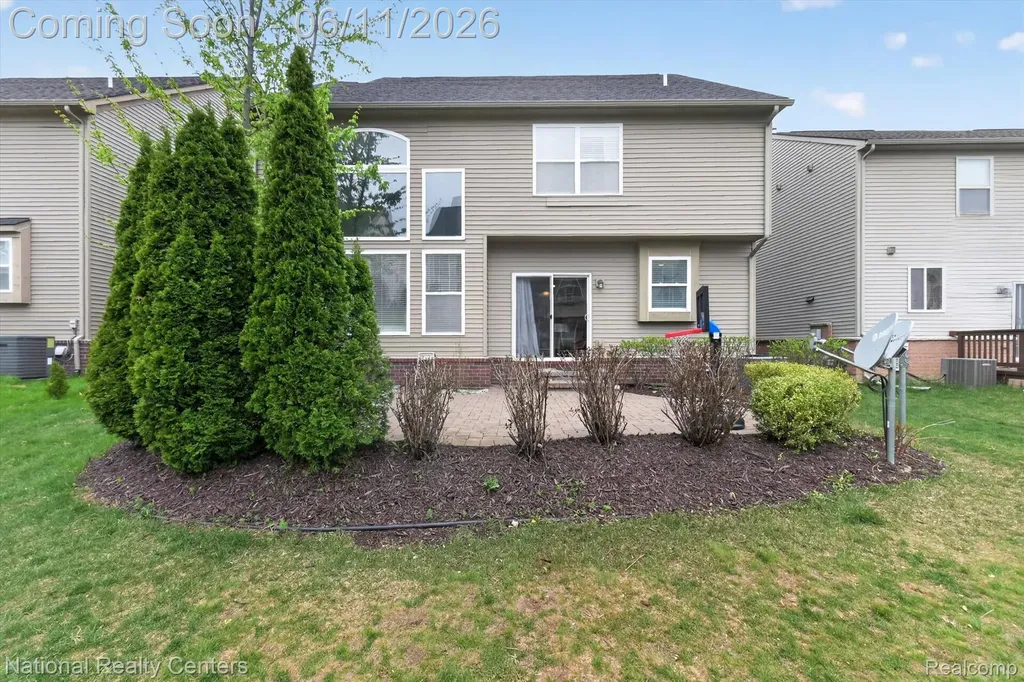 27412 Victoria Road Novi City MI 48374