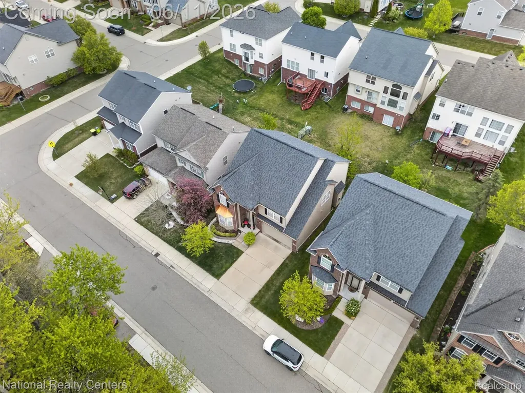 27412 Victoria Road Novi City MI 48374