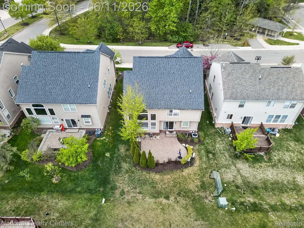 27412 Victoria Road Novi City MI 48374