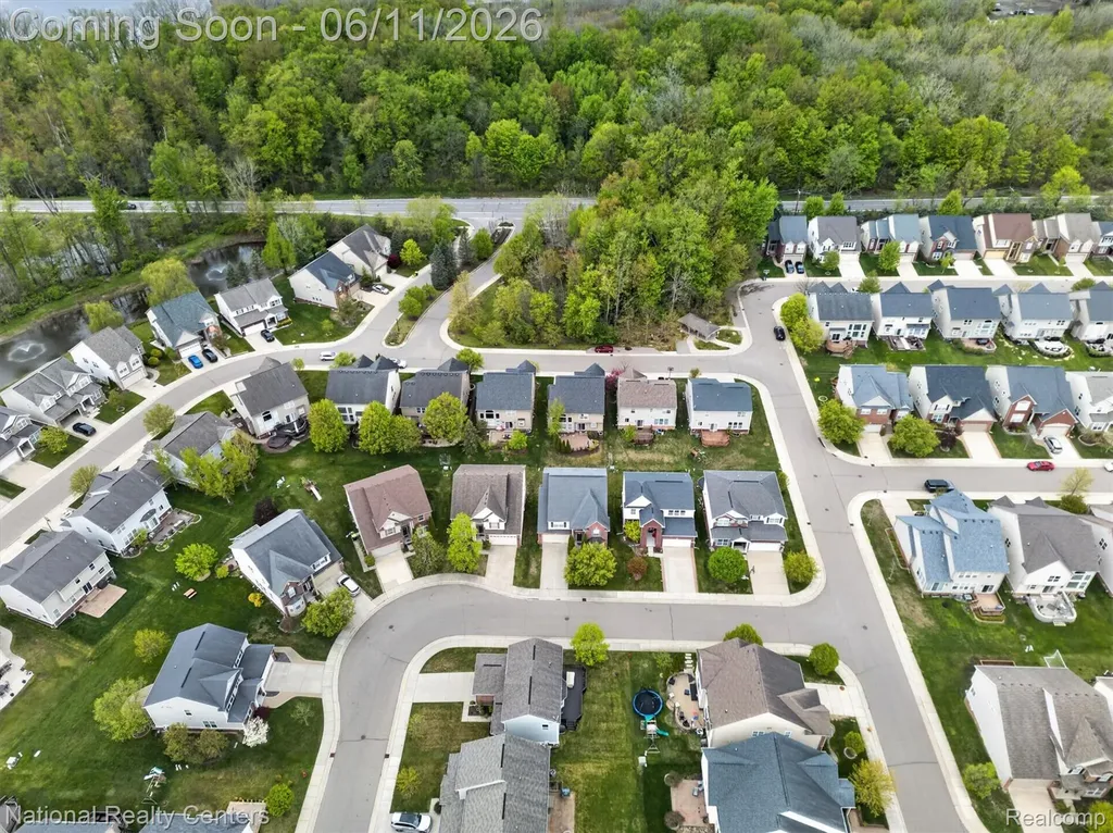 27412 Victoria Road Novi City MI 48374