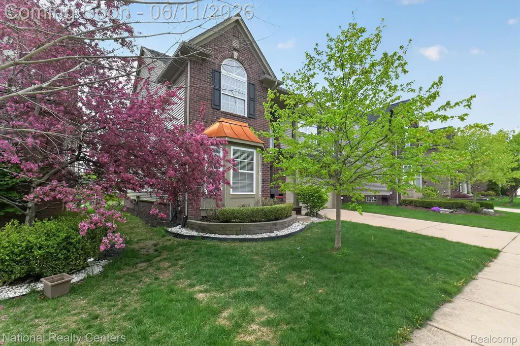 27412 Victoria Road Novi City MI 48374