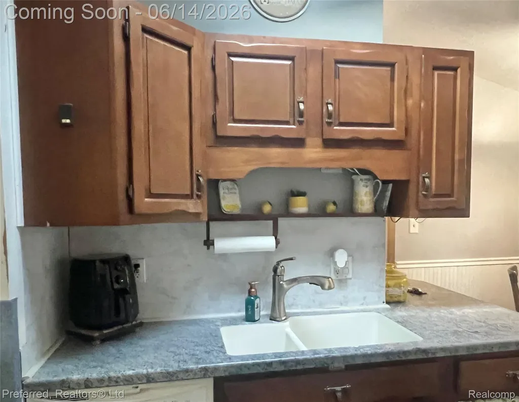 37110 Gilchrist Street Westland City MI 48186