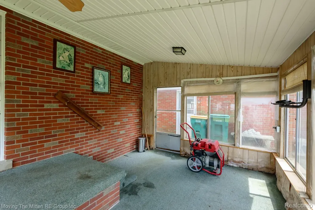 57 W Spencer Street Van Buren Charter Township MI 48111