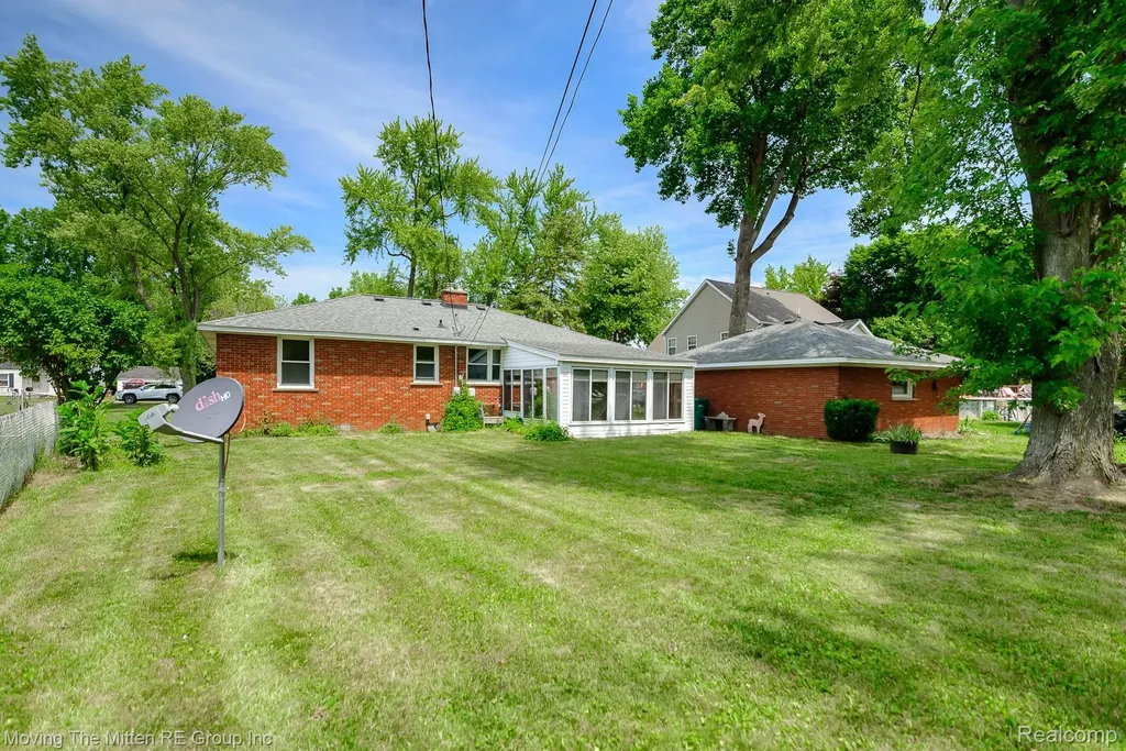 57 W Spencer Street Van Buren Charter Township MI 48111