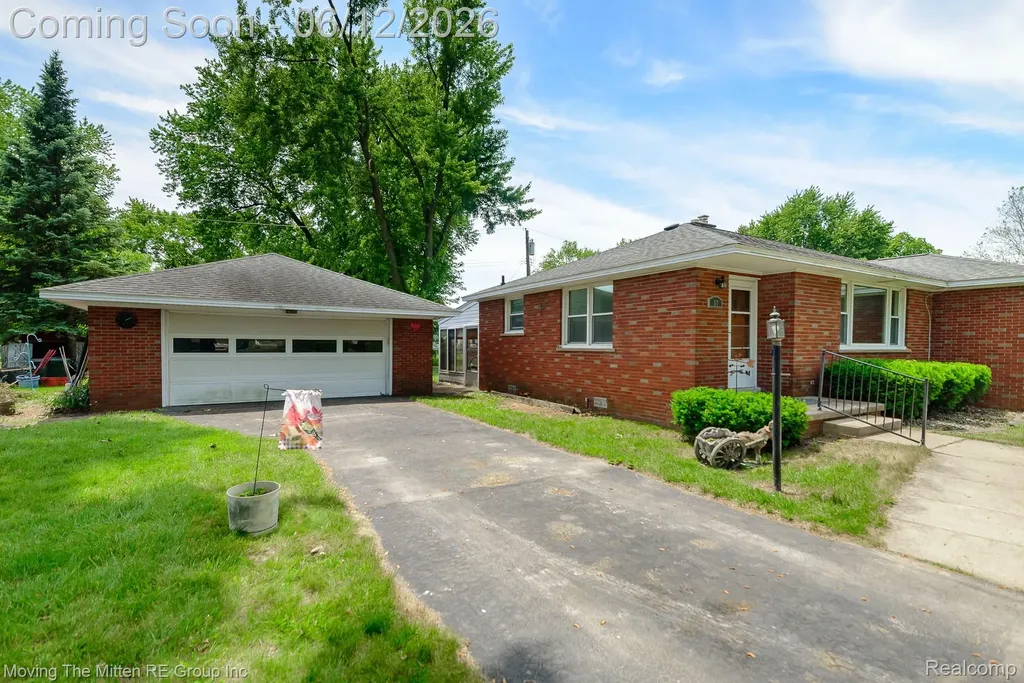 57 W Spencer Street Van Buren Charter Township MI 48111