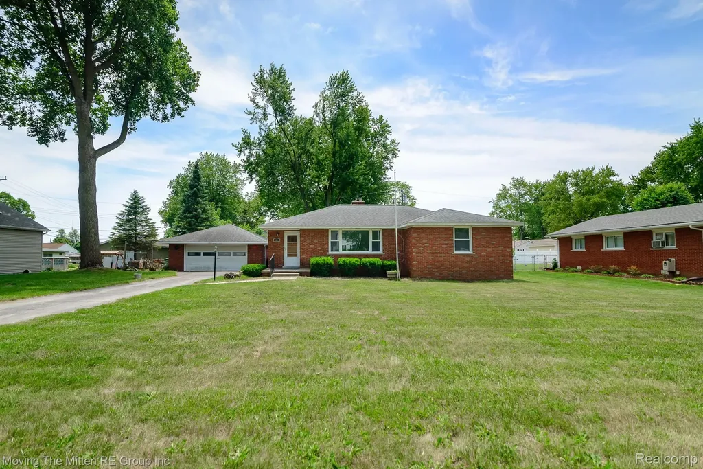 57 W Spencer Street Van Buren Charter Township MI 48111