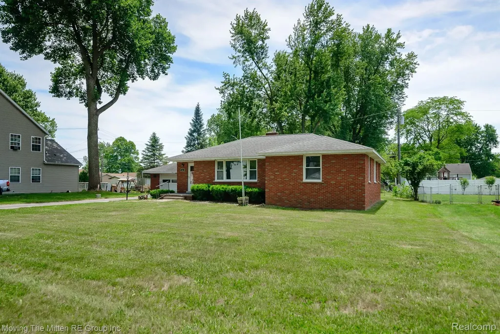 57 W Spencer Street Van Buren Charter Township MI 48111