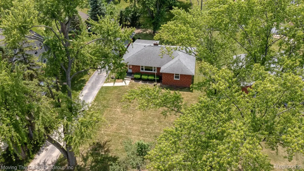 57 W Spencer Street Van Buren Charter Township MI 48111