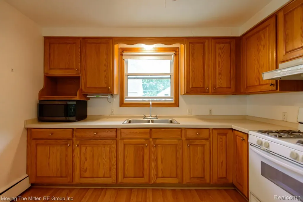 57 W Spencer Street Van Buren Charter Township MI 48111