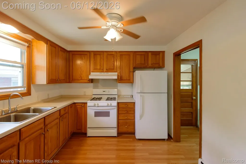 57 W Spencer Street Van Buren Charter Township MI 48111