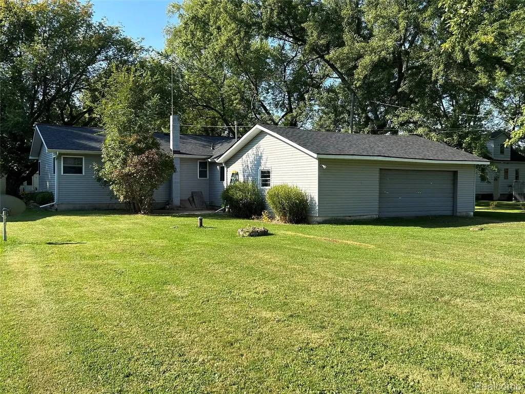 5060 Armstrong Avenue Fairgrove Village MI 48733