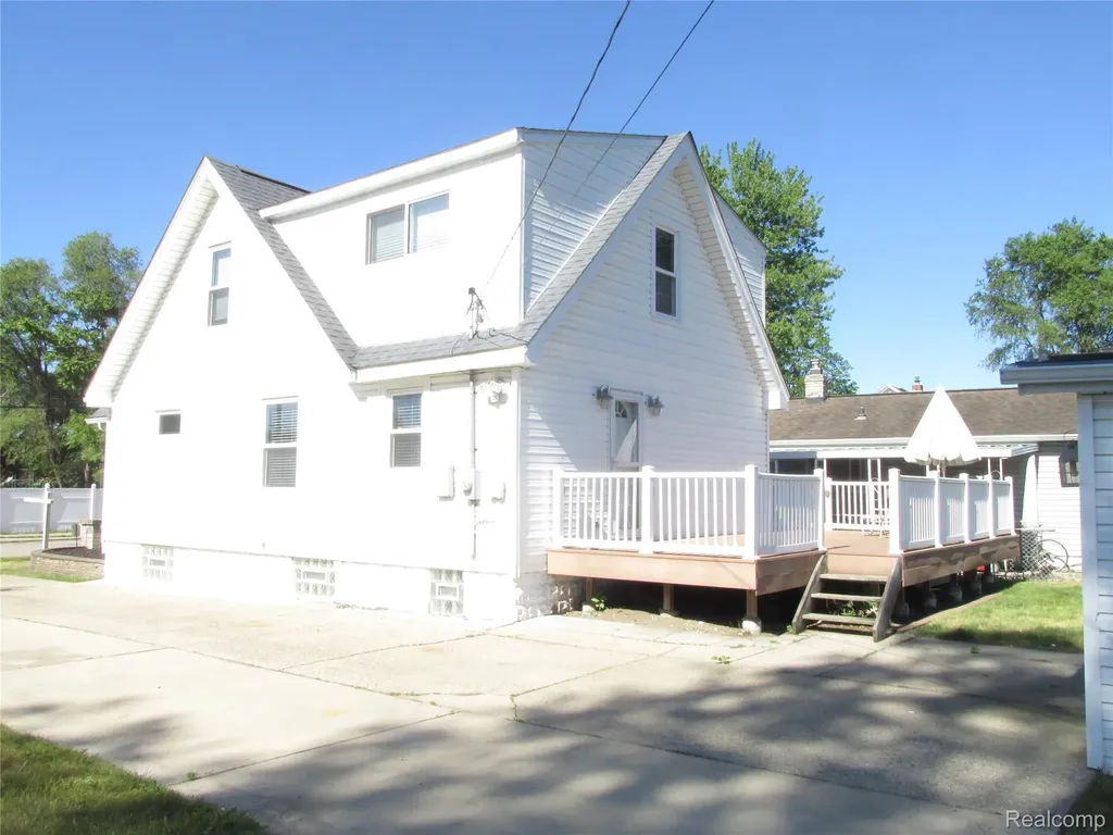 984 E Mahan Avenue Hazel Park City MI 48030