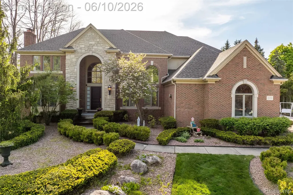 5173 Serena Drive Troy City MI 48098