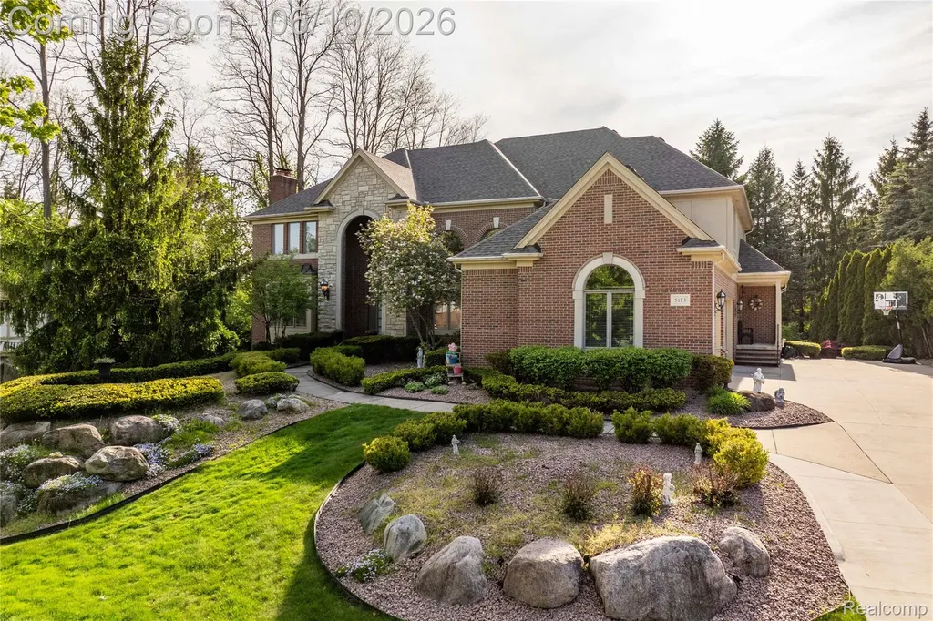 5173 Serena Drive Troy City MI 48098