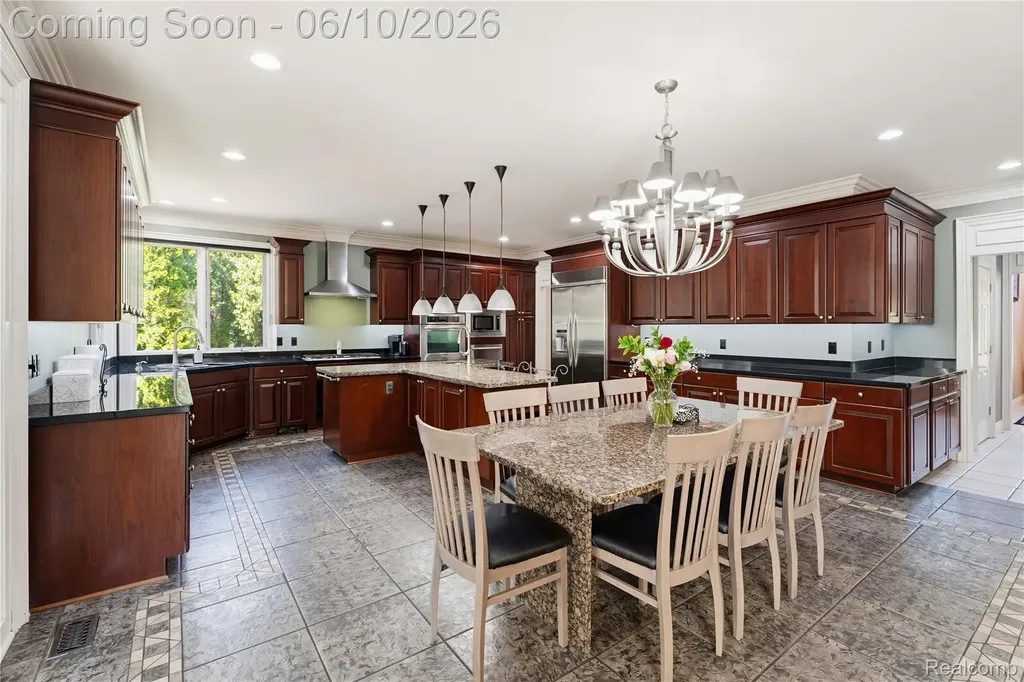 5173 Serena Drive Troy City MI 48098