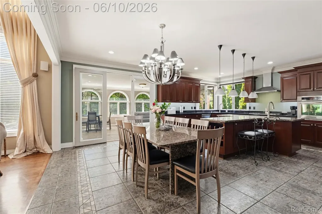 5173 Serena Drive Troy City MI 48098