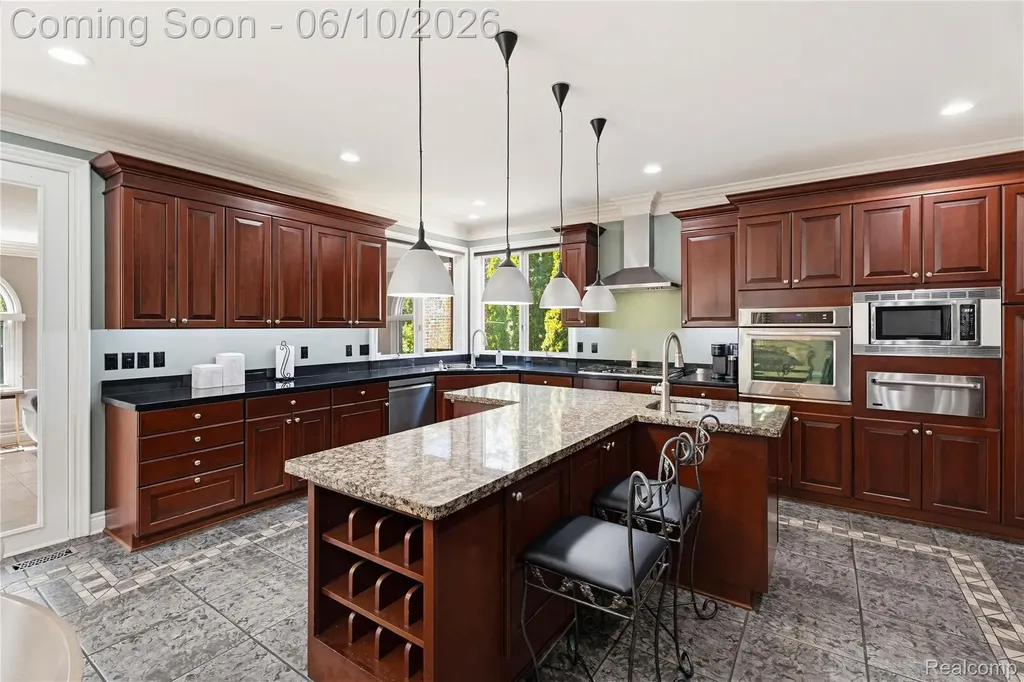 5173 Serena Drive Troy City MI 48098