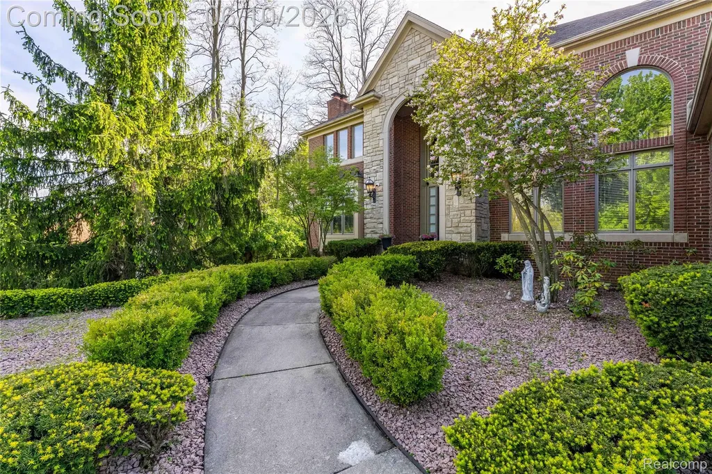 5173 Serena Drive Troy City MI 48098