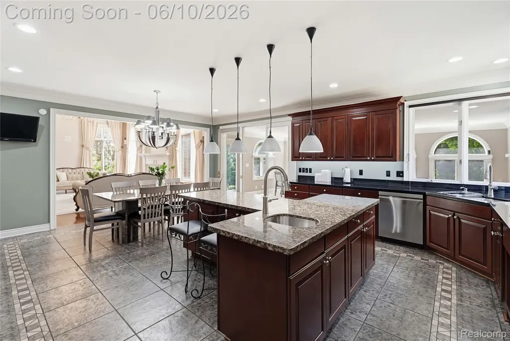 5173 Serena Drive Troy City MI 48098