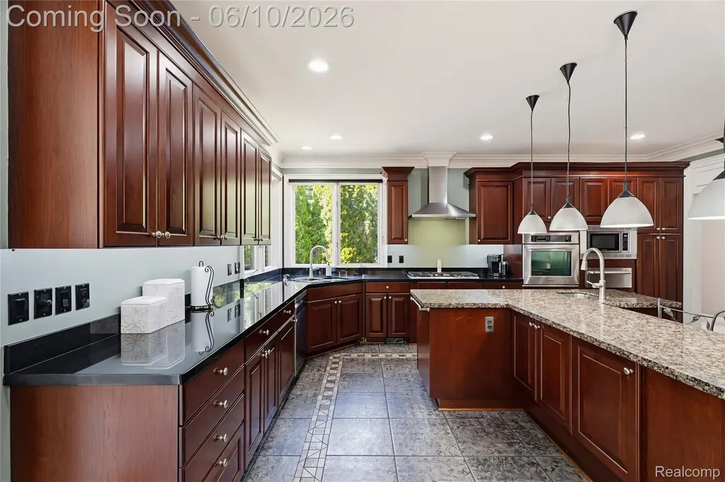 5173 Serena Drive Troy City MI 48098