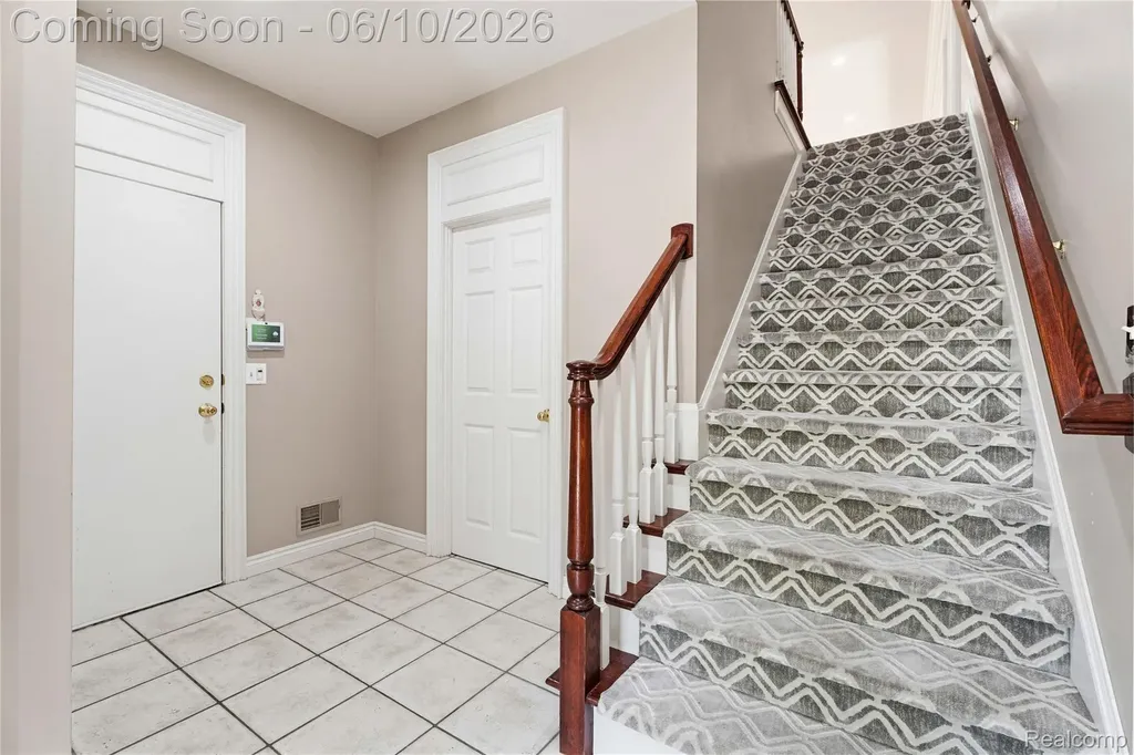 5173 Serena Drive Troy City MI 48098
