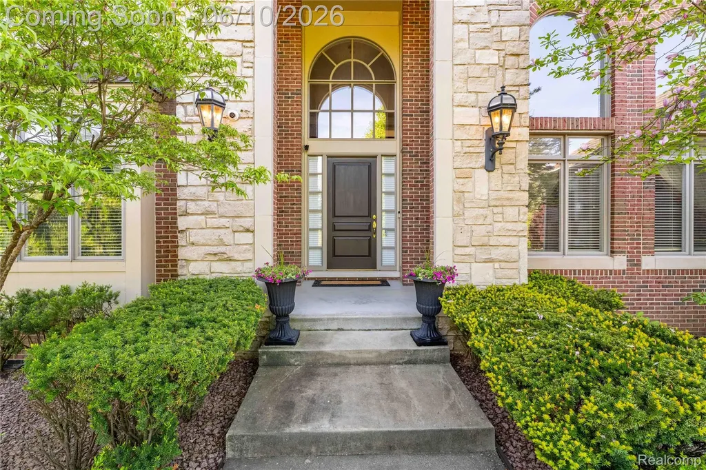 5173 Serena Drive Troy City MI 48098