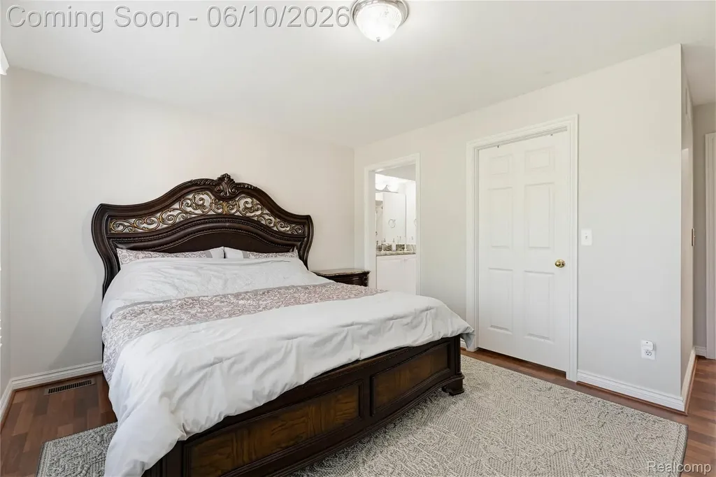 5173 Serena Drive Troy City MI 48098