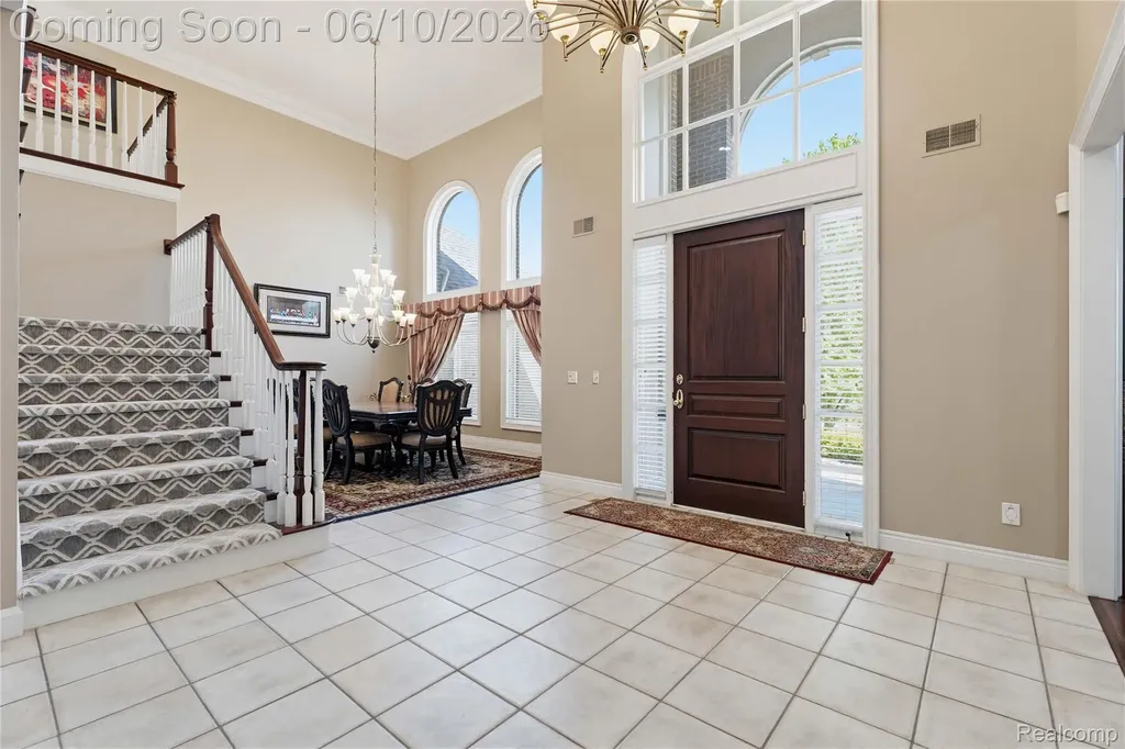 5173 Serena Drive Troy City MI 48098