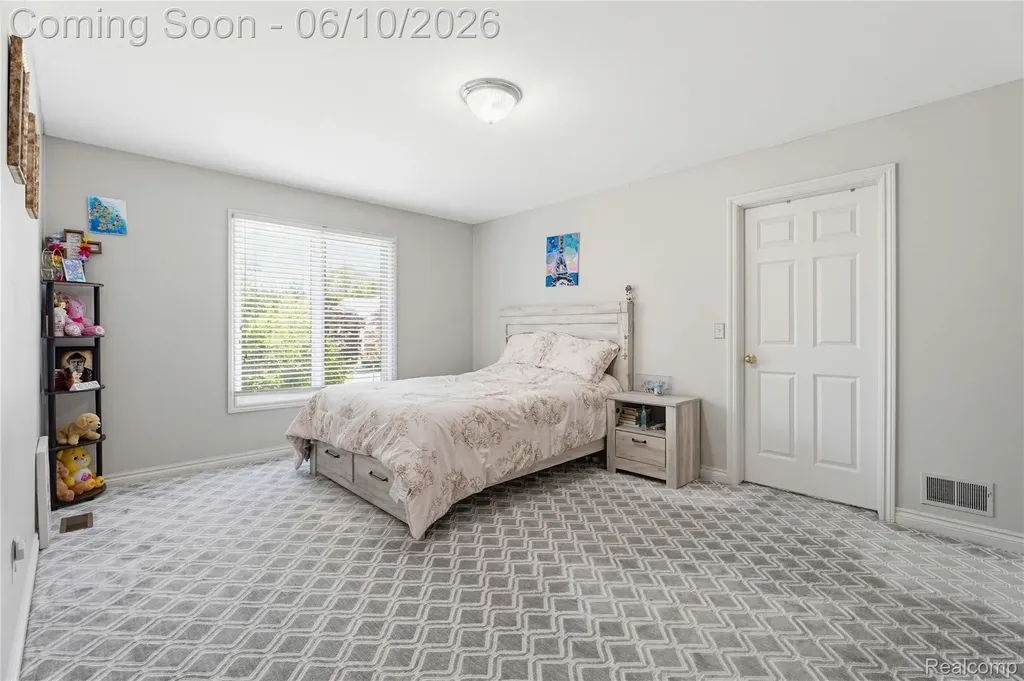 5173 Serena Drive Troy City MI 48098