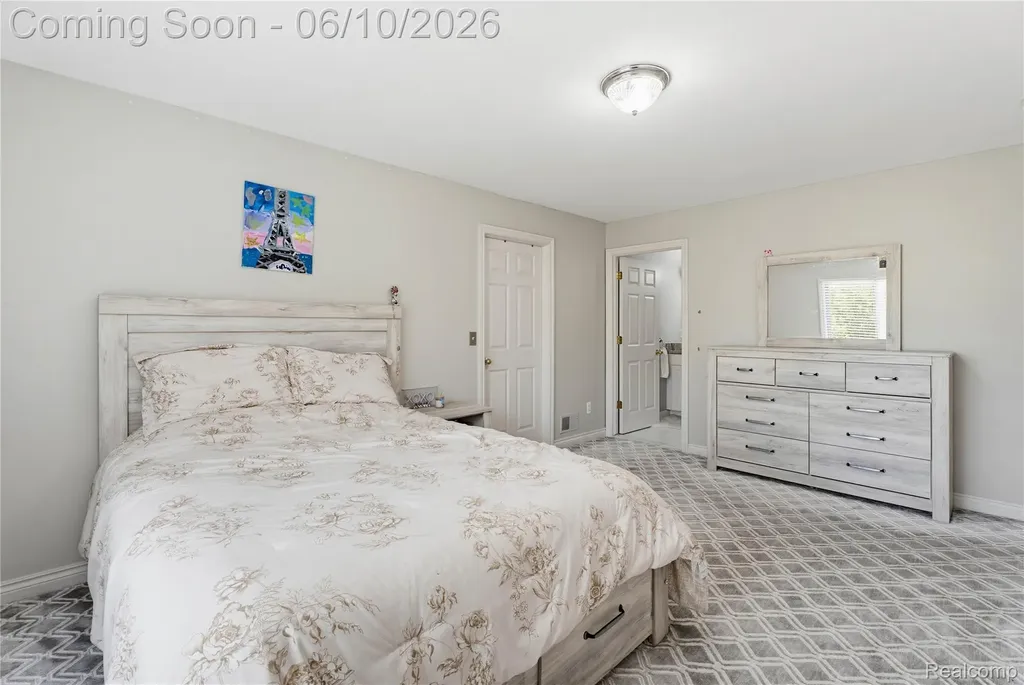 5173 Serena Drive Troy City MI 48098