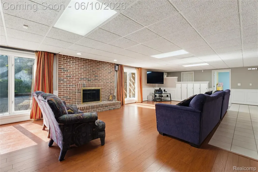 5173 Serena Drive Troy City MI 48098