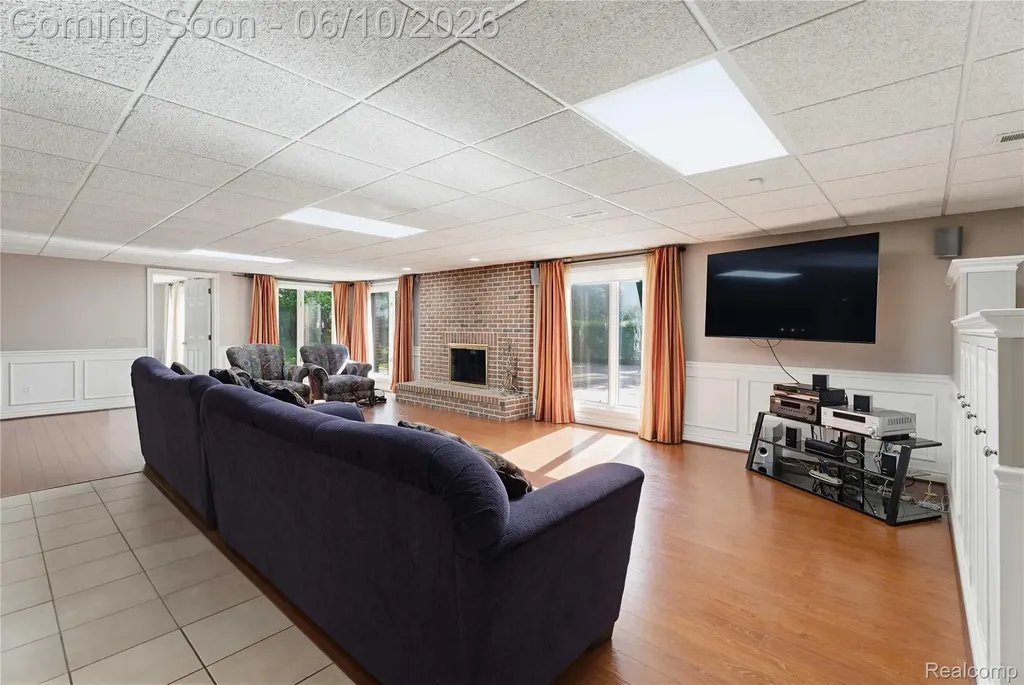 5173 Serena Drive Troy City MI 48098