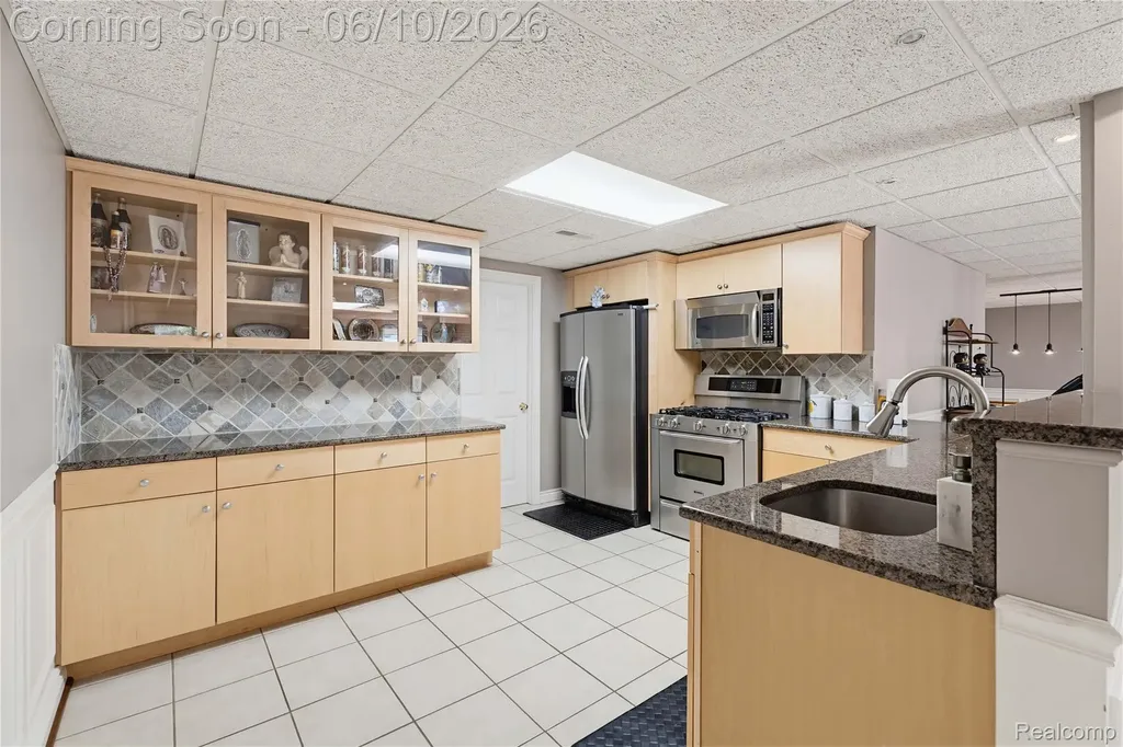 5173 Serena Drive Troy City MI 48098