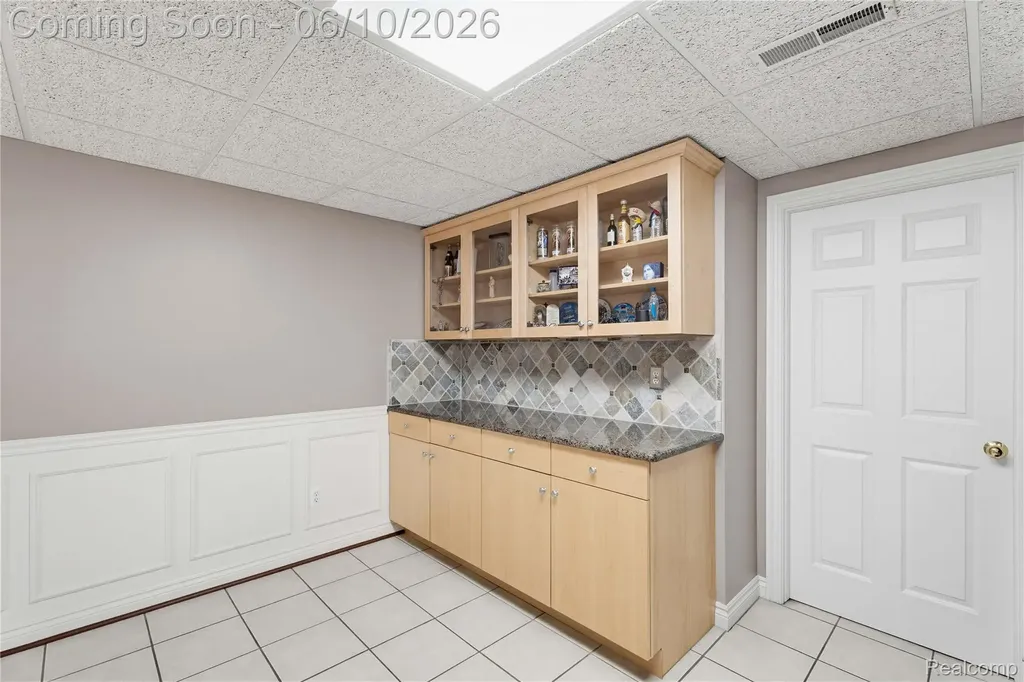 5173 Serena Drive Troy City MI 48098
