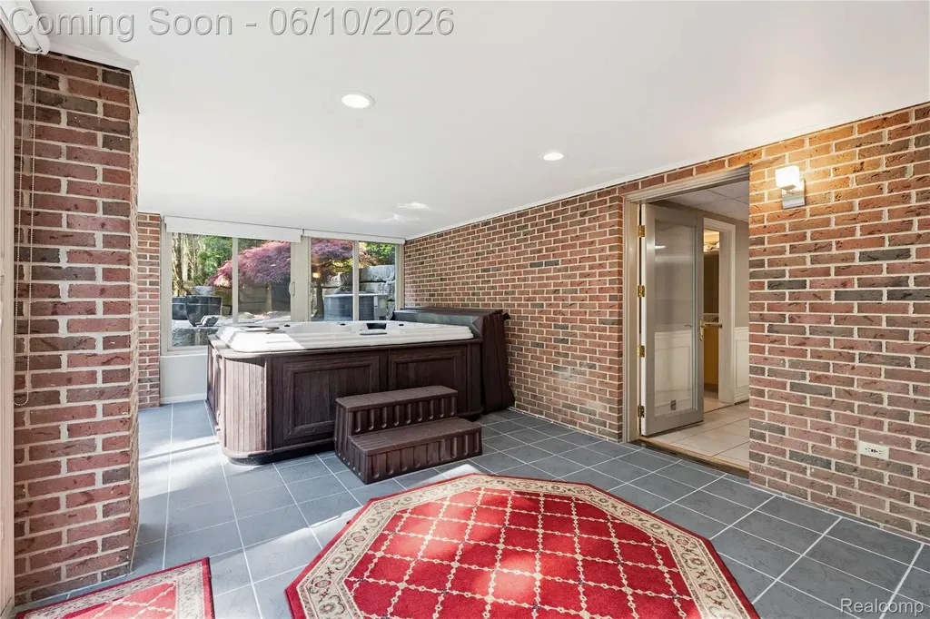 5173 Serena Drive Troy City MI 48098