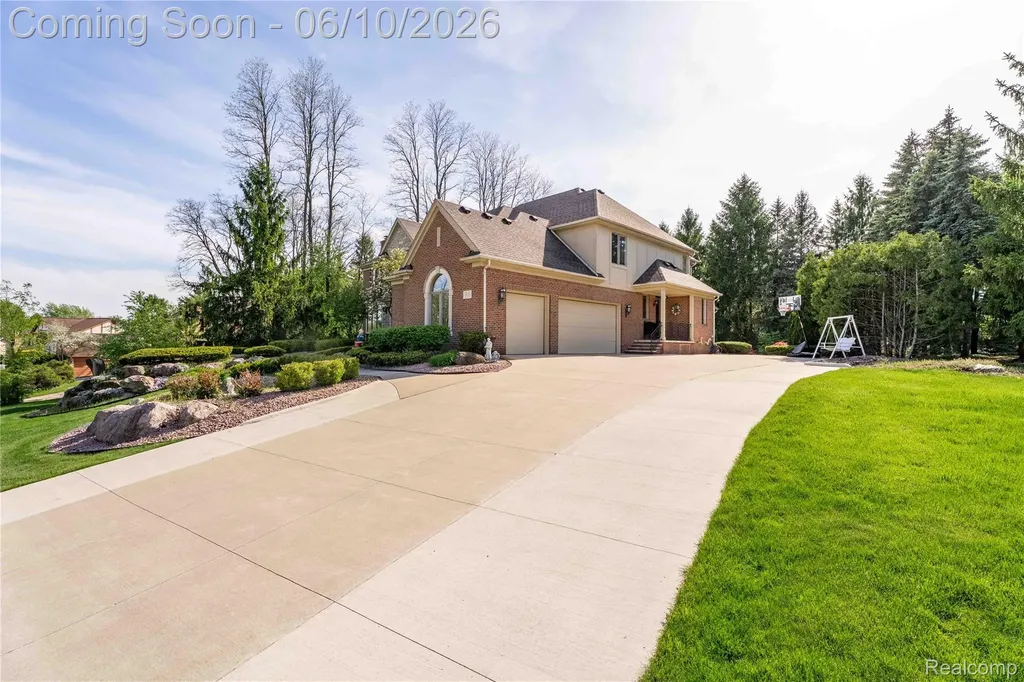 5173 Serena Drive Troy City MI 48098