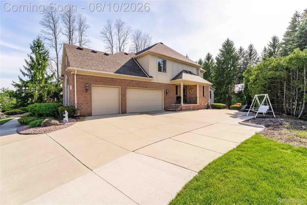5173 Serena Drive Troy City MI 48098