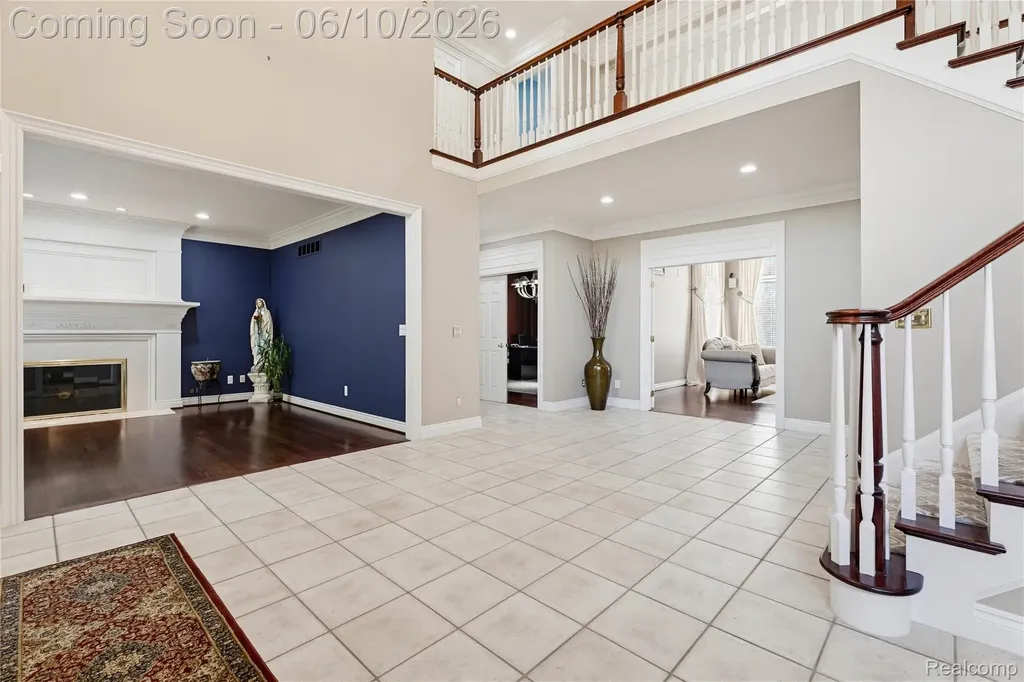 5173 Serena Drive Troy City MI 48098