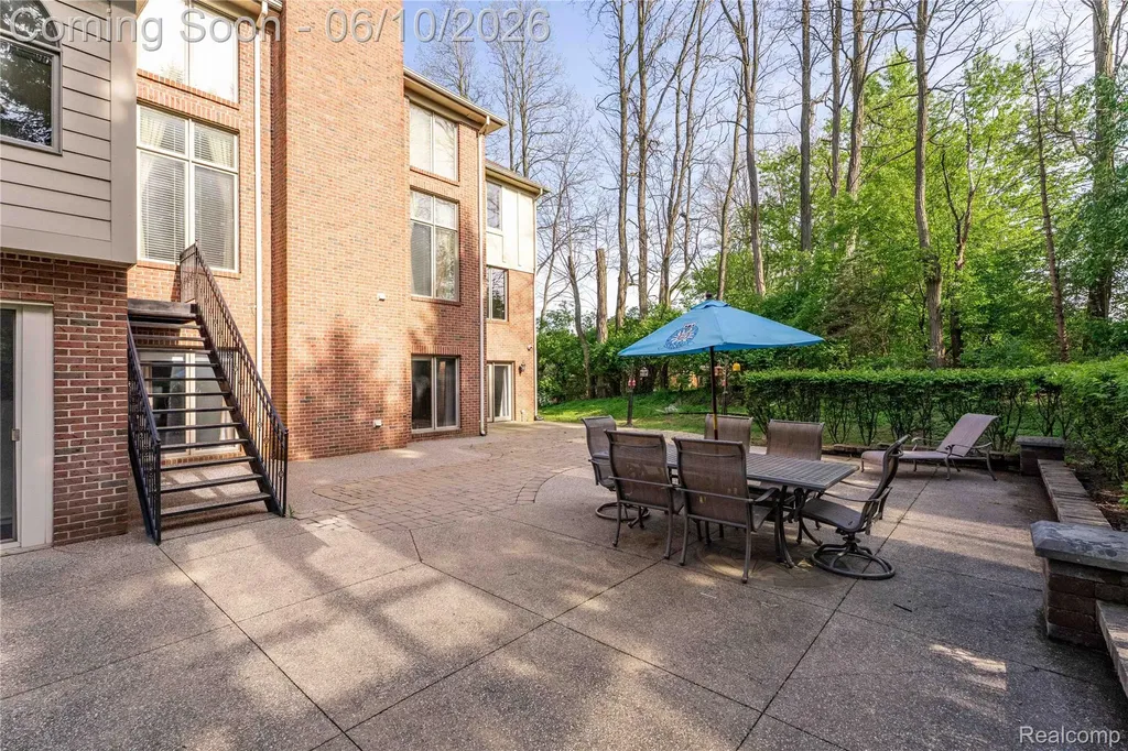 5173 Serena Drive Troy City MI 48098
